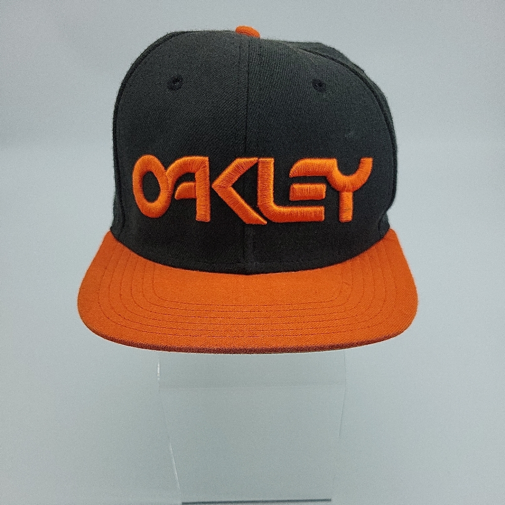 OAKLEY SNAPBACK FLAT BILL HAT CAP ORANGE BLACK TRUCKER BASEBALL HAT SUNGLASSES